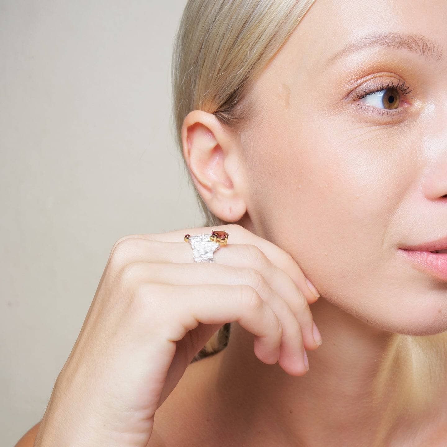 fromme textured silver ring with natural rhodolite garnets (white rhodium & 18k gold plated) fromme textured silver ring with natural rhodolite garnets (white rhodium & 18k gold plated)