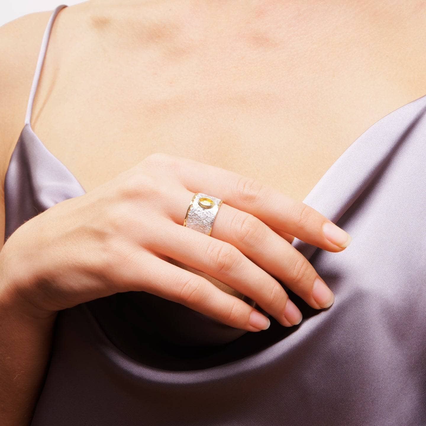 ilith minimalist design textured silver ring with natural oval cut citrine (white rhodium & gold plated) ilith minimalist design textured silver ring with natural oval cut citrine (white rhodium & gold plated)